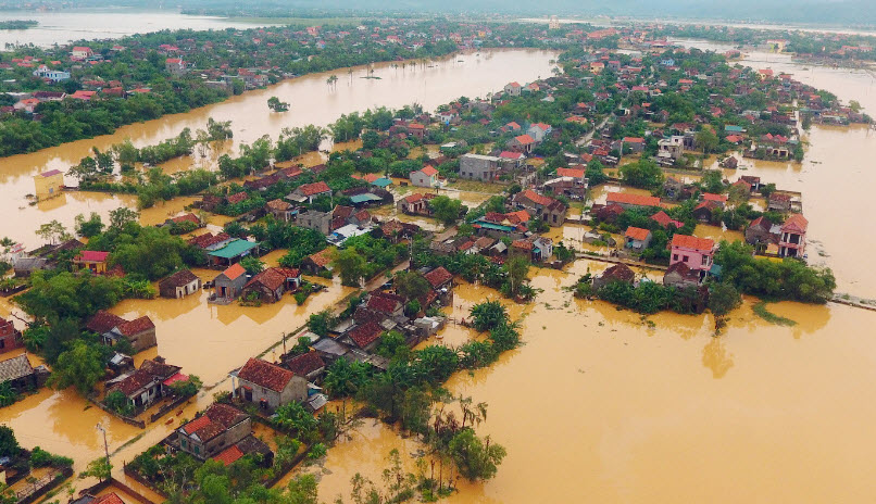Các cơn bão liên tiếp năm nay gây ra nhiều thiệt hại cho miền Trung. Nguồn: dantri.com.vn